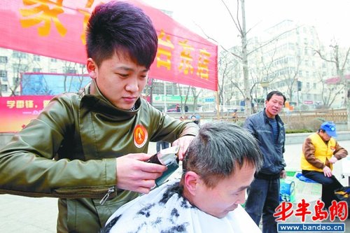 点滴小事帮助别人快乐自己