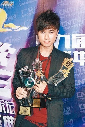 劲歌王颁奖:林峰避谈吴千语 古巨基谢前女友