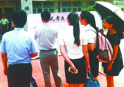 武汉公务员面试题考生纠结:领导表扬错了你怎