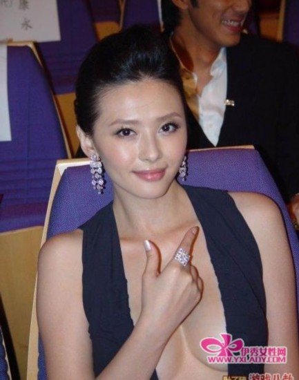 是懒得穿还是<em>不想</em>穿? 盘点不爱穿<em>胸罩</em>内裤的女