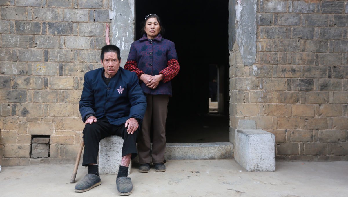 救火英雄夫妇无钱治疗_楚镜第18期