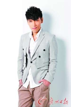 杨宗纬下月携《原色》会歌迷