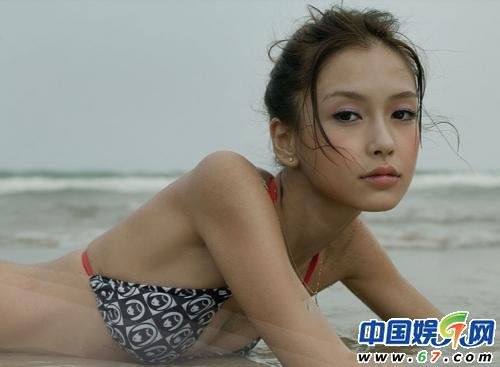 组图:Angelababy爆乳拼张柏芝 辣妈<em>胸下垂</em>惨输