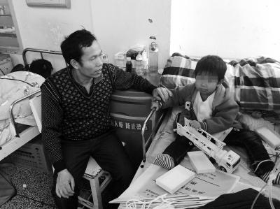 镜面宝宝慢性肾功能衰竭 靠透析维持生命