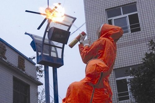 荆州夏天很蜂狂 5月以来摘除马蜂窝近300个