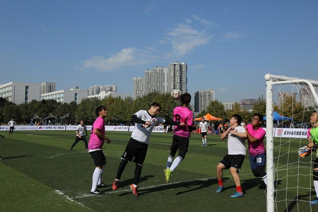 湖北最大规模九人制足球联赛在汉开幕 3500人