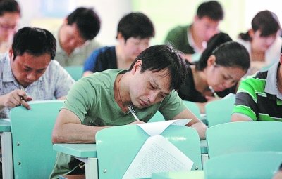 武汉一中学组织老师考试 希望老师体验学生滋