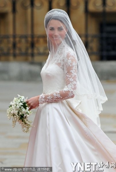 凯特王妃婚纱_英国王妃凯特的婚纱