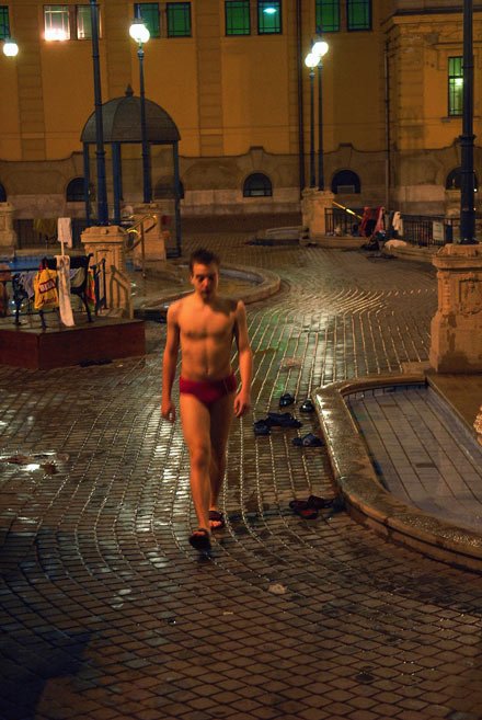 实拍匈牙利街头全民“大澡堂”