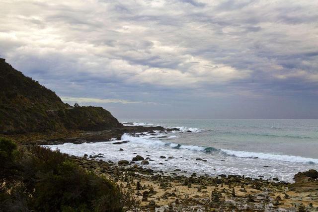 海边惊现石头怪异现象 无人能破解其中奥秘