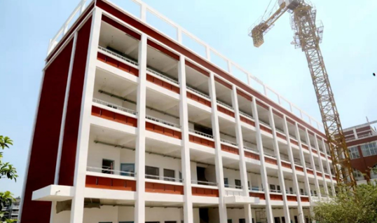 东湖小学 新建教学楼项目:东湖小学教学楼项目投资621万元,建筑面积