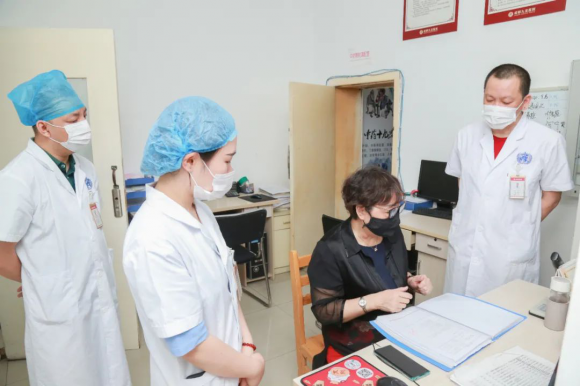 医院检查 151121146.png