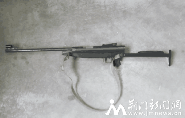 老汉持枪20年主动上缴 警方未追究其法律责任