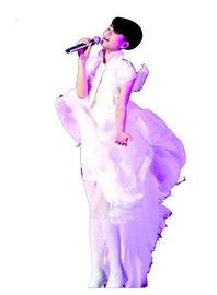 约定的歌迷离开了 王菲武汉开唱为她守着约_娱