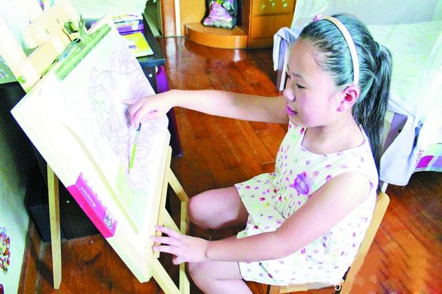 脑瘫女孩成校园明星 医生曾诊断一辈子站不起