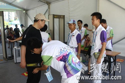 湖北警官学院千名学警为深圳大运会默默奉献(