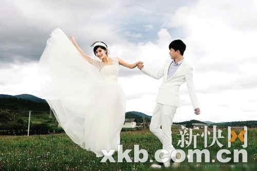 谢娜婚讯全部微博发布 婚礼将播放张杰歌曲_娱