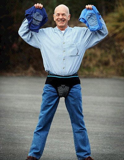 英男子<em>发明</em>神奇<em>内裤</em> 应对机场 裸检 _教育频道