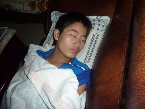 15岁少年经常昏睡一周以上 查不出病因盼人解
