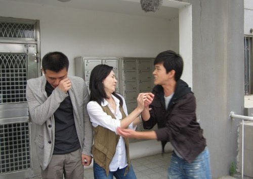 80后青春代言人黄明,王丽坤 (微博) ,李乃文等主演的电视剧 《婚巢》