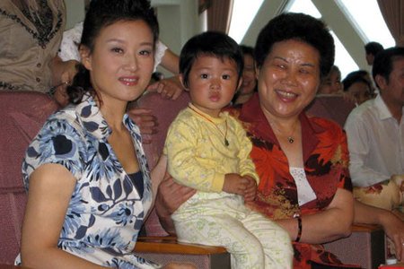 <em>48岁</em>叶童<em>怀孕</em>大肚照曝光 传为绑住花心老公_腾