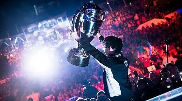 今天晚上武汉黄鹤楼换颜色了 你看见了吗?