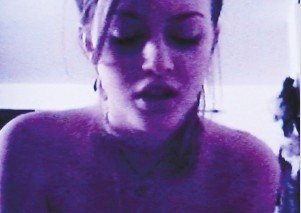 《<em>绯闻女孩</em>》布莱尔<em>艳照</em>曝光 自拍尺度开放(