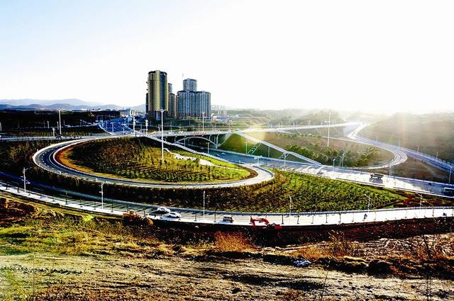 十堰滨江新区天马大道加紧施工 春节前将通车