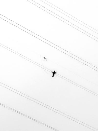 断线风筝缠绕220千伏线路 险“逼停”汉宜高铁