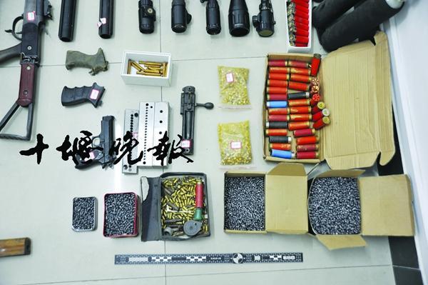 枪贩藏匿深山卖军火 警方抓获24人缴枪23支