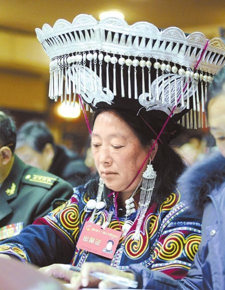 四川省人代会开幕 少数民族代表盛装出席(图)