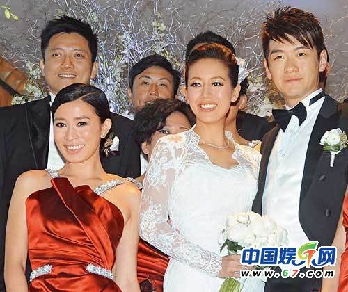 郑嘉颖当众勾搭周丽淇 佘诗曼怒视情敌火药味