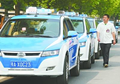 武汉首批电动的士试运营 充满电可行使300公里