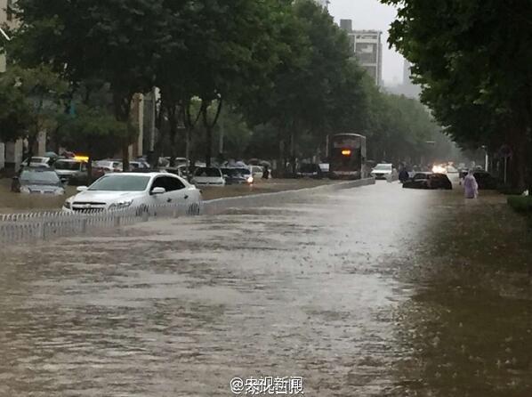 天气情况 武汉大暴雨启动排渍红色预警