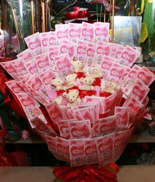 订制万元人民币花束求婚 土豪 的世界你不懂