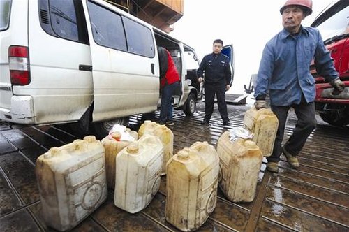 武汉偷油贼忙事业 女友写下一本抱怨日记