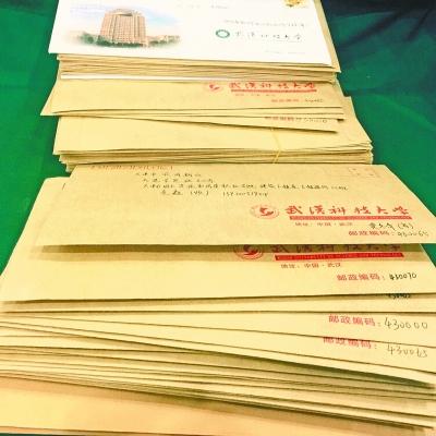 感恩难开口 大学生写143封感恩家书寄给爸妈