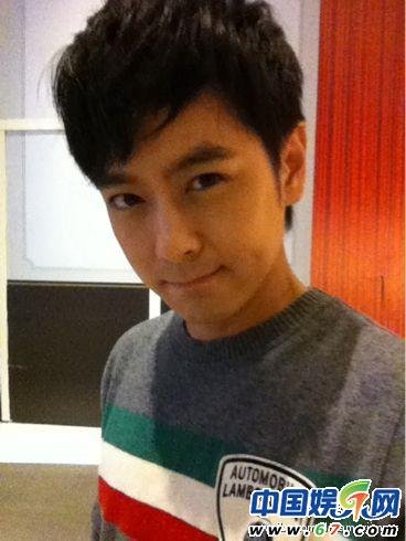 组图:林志颖微博发动投票 要和儿子PK谁最萌