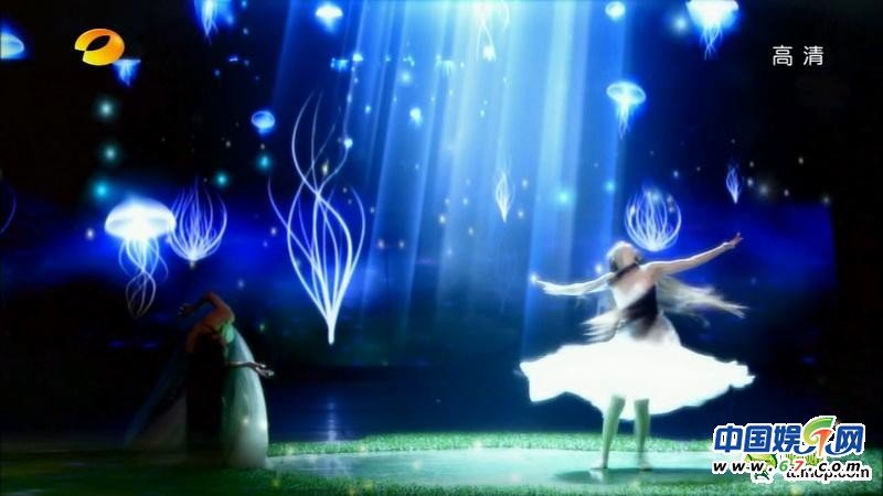 组图:<em>杨丽萍侄女</em>小彩旗成接班人 爆红靓丽写真