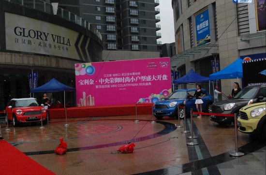 江汉路 地铁口 中央荣御时尚小户型开盘热销