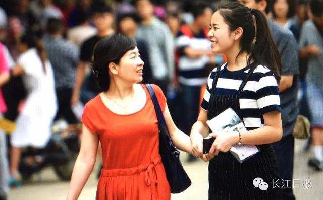 湖北高考时隔20年再考漫画作文 武汉伢是啥表