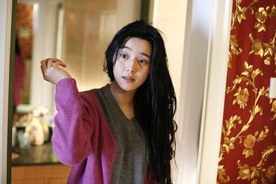 范冰冰素颜下“神坛” 炒菜做饭变身家庭妇女(图)_大楚网_腾讯网