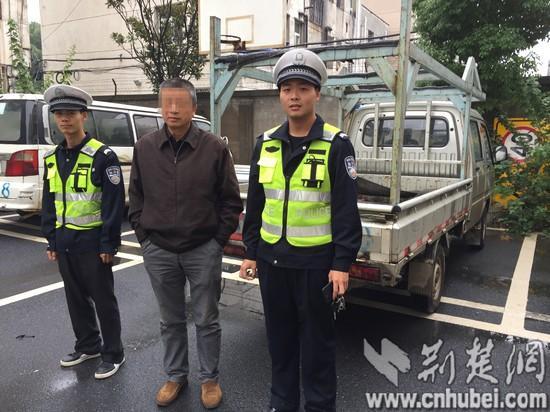 安陆男子驾照三年前被注销 无证驾车被行政拘
