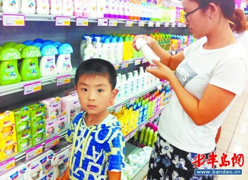 当心化妆品伤了小脸蛋