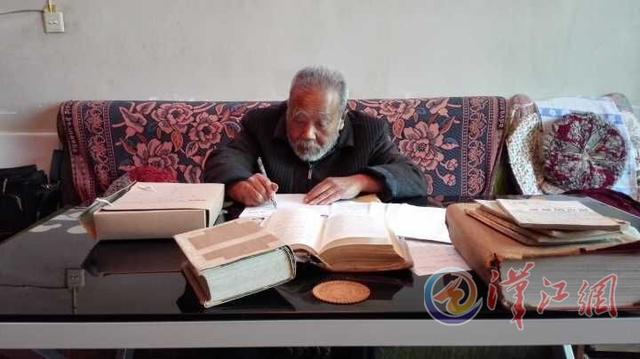 八旬老人编《常用口语注释》 搜集640条歇后语