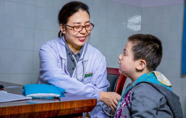 多名患儿一声不咳却被查出肺炎