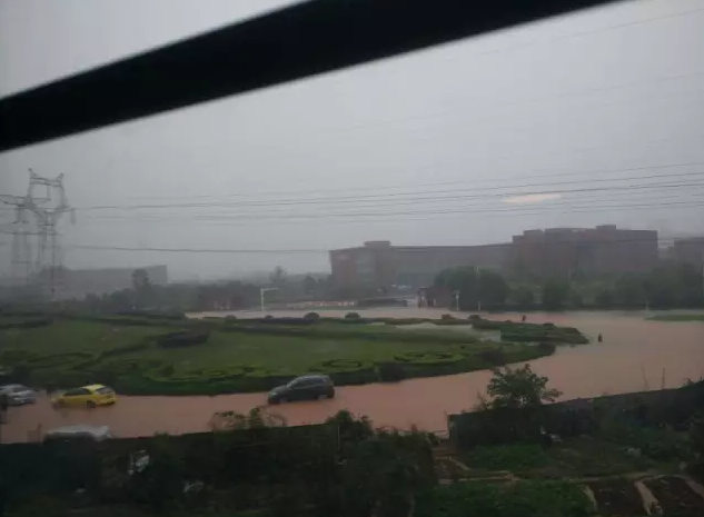 武汉中心城区交通全面瘫痪 这些路段全部走不了