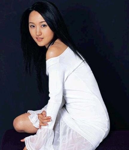 杨钰莹复出遭疯抢 <em>玉女</em>美艳<em>照片</em>秒杀众女星(组