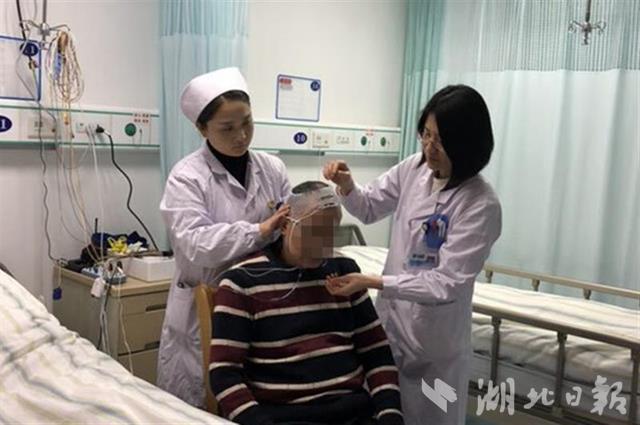 啥原因？内敛男梦中变兴奋 手舞足蹈甚至打人