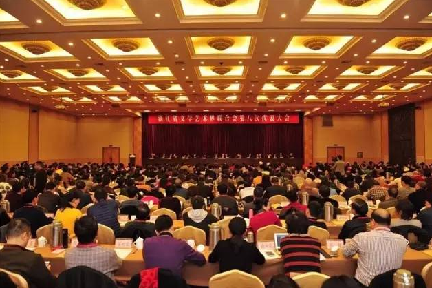 黄小明大师出席省文联第八次文代会,东阳木雕精品《吉庆平安》闪耀五年成果展